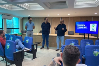 Representantes da FNF apresentam o Campeonato Potiguar de 2027 a profissionais de comunicação em um auditório