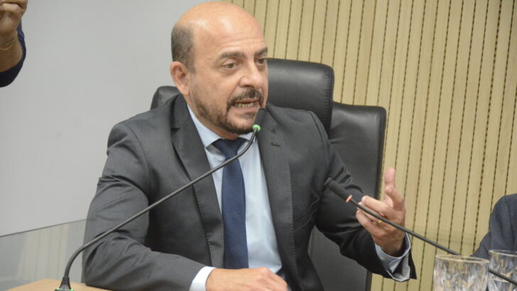 Procurador-geral Antenor Roberto durante entrevista