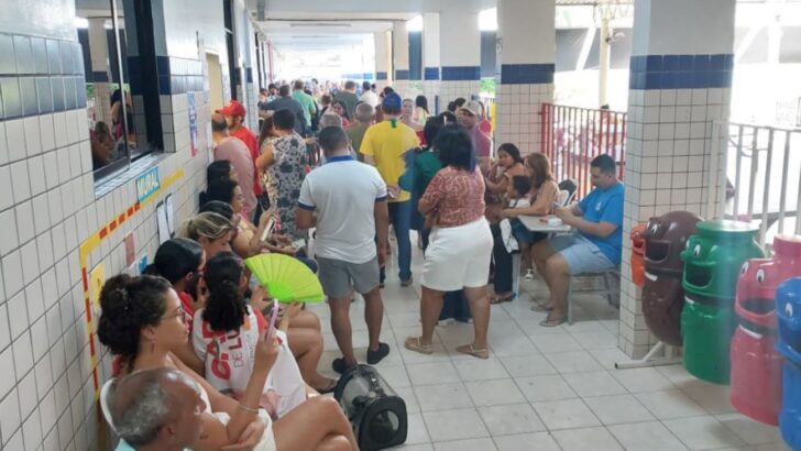 Eleitores enfrentam filas no Salesiano São José, na Ribeira, em Natal - Foto: Reprodução