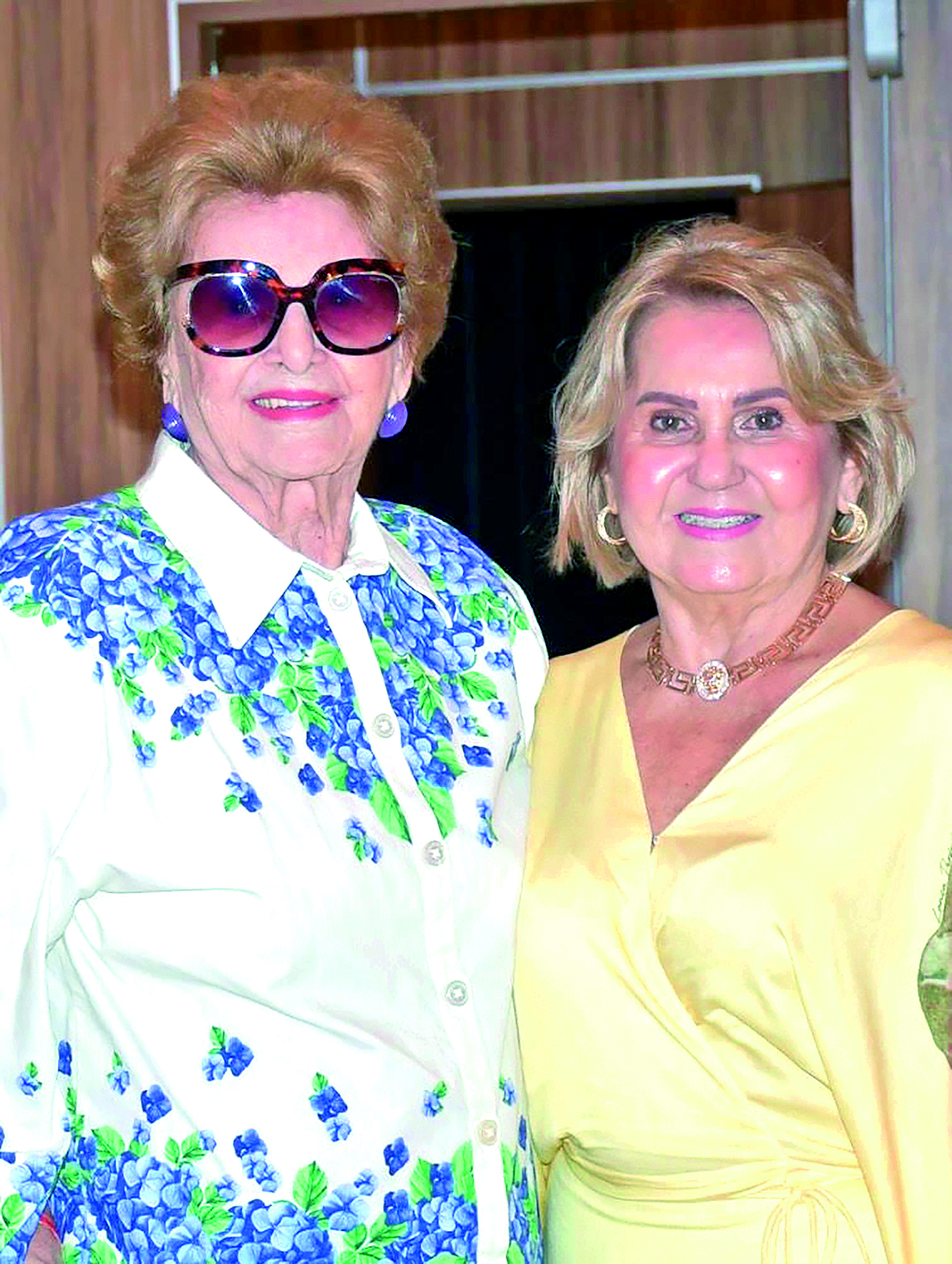 Zélia Pinheiro em vivas para a amiga aniversariante Vilneide Gadelha