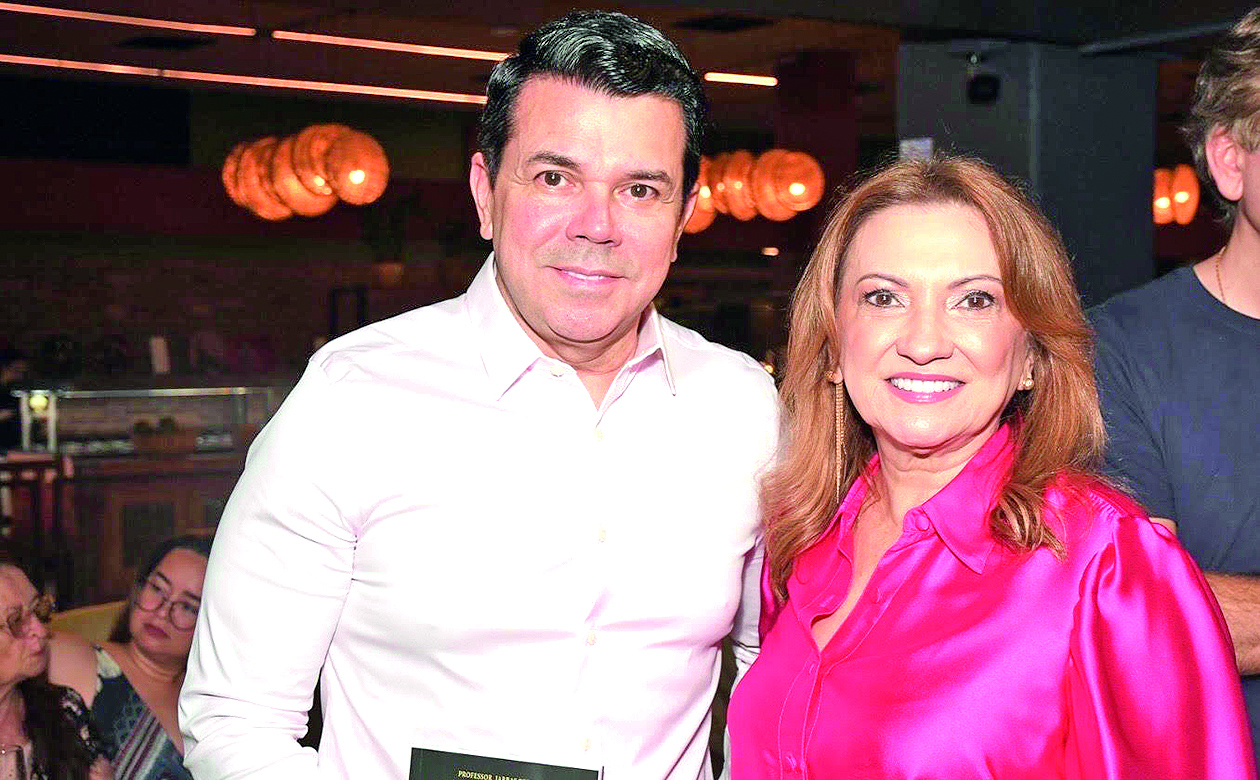 Os amigos José Undario e Soledade Fernandes no lançamento do livro de Jarbas Bezerra