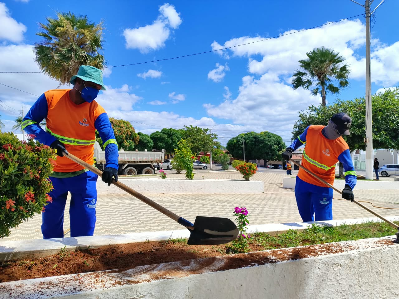 Prefeitura do Assú realiza limpeza e manutenção dos cemitérios para o Dia de Finados