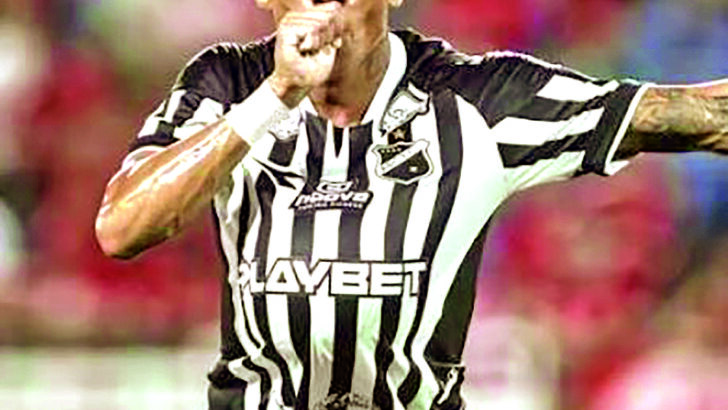Lateral-direito Lucas Marques com a camisa do ABC