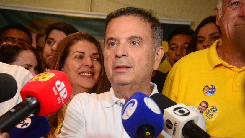 Rogério Marinho durante entrevista coletiva no Hotel Majestic