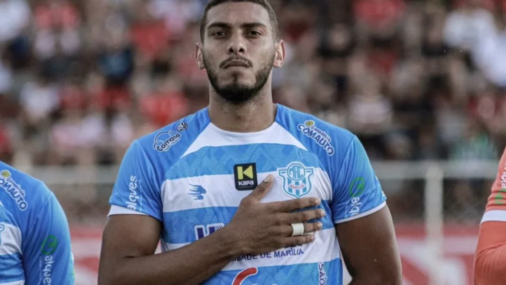 Zagueiro Luizão aparece em campo usando uniforme do Marília
