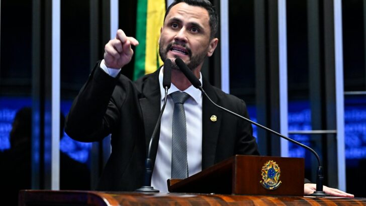 Rogério Marinho discursa na tribuna do Senado Federal