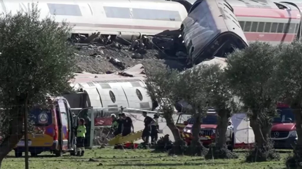 Governo confirma brasileira entre os feridos em acidente ferroviário na Espanha que deixou 69 mortos