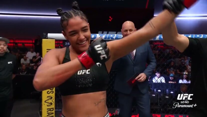 Alice Pereira comemora vitória sobre Daria Zhelezniakova no UFC Vegas 122