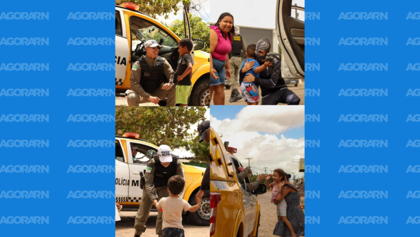 Montagem com quatro fotografias de policiais militares interagindo com crianças próximas a viaturas amarelas e brancas. Nas imagens, agentes conversam, cumprimentam e abraçam crianças durante atividade comunitária