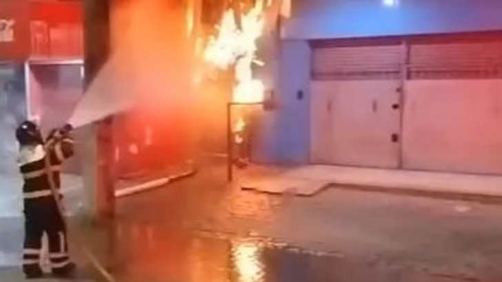 Restaurante e loja vizinha são atingidos por incêndio na Zona Norte