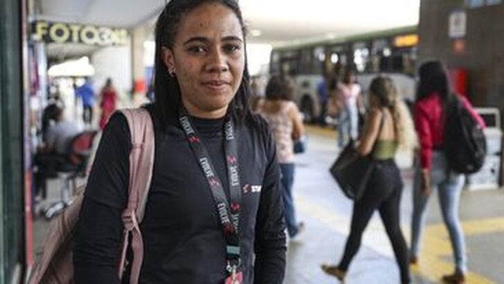 Auxiliar de serviços gerais Tiffane Raany representa categorias atingidas pelo fim da escala 6x1