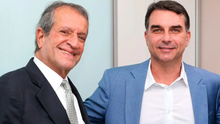 Valdemar Costa Neto ao lado de Flávio Bolsonaro
