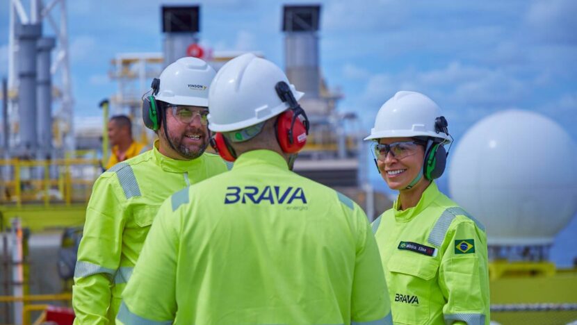Profissionais da Brava Energia em instalação terrestre de petróleo e gás