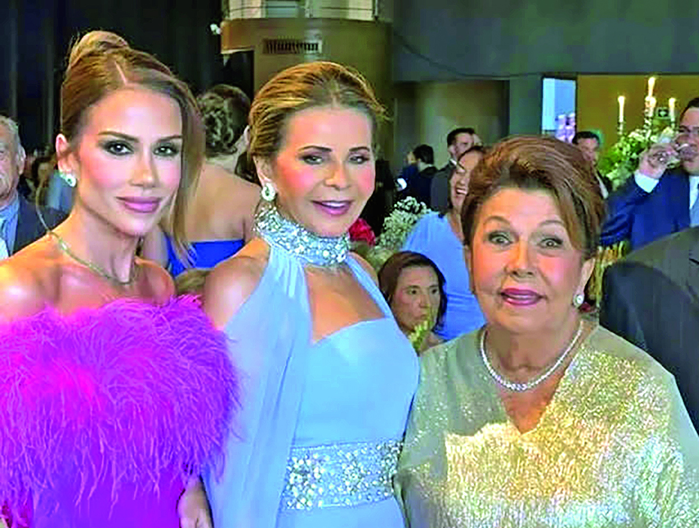 Em família: Paulinha, Ariane e Denise Gaspar em recente casamento badalado