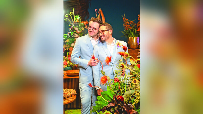 Pedro Maia e Alex Carvalho Monteiro em seu casamento em Pipa