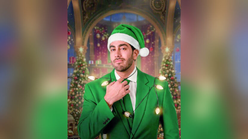 Jonathan Nemer com gorro de Natal em fotografia de divulgação do espetáculo
