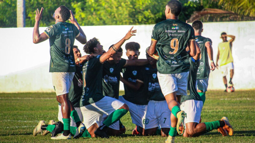 Jogadores do Alecrim durante partida do Campeonato Potiguar