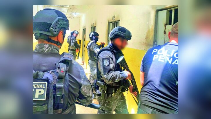 Policiais penais realizam revista em unidade prisional do RN