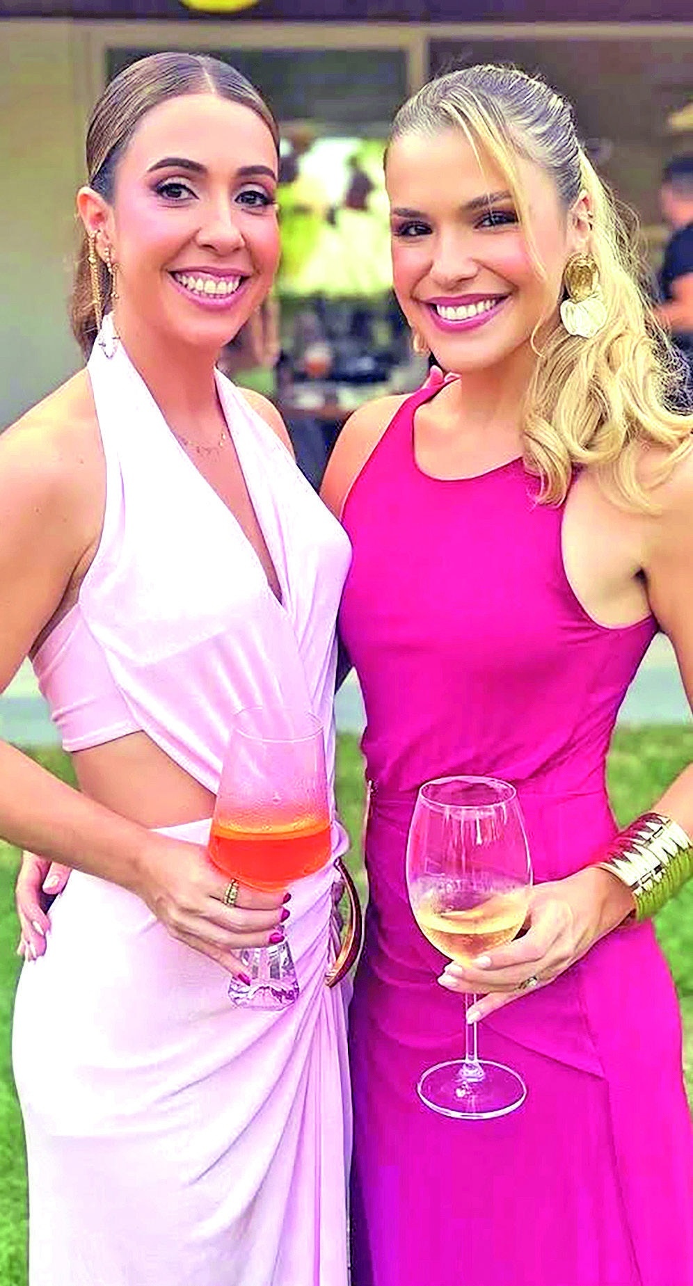 Festejando a chegada aos 40, Ana Virgínia Barbalho Jales ao lado da amiga Sofia Freire Maia