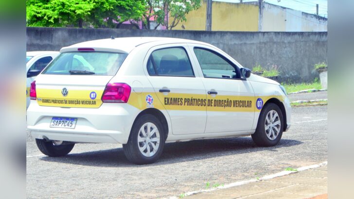 Carro do Detran-RN destinado a exames práticos de direção veicular