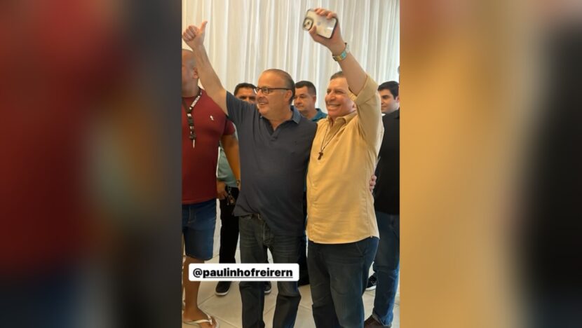 Paulinho Freire de camisa escura em encontro com apoiadores