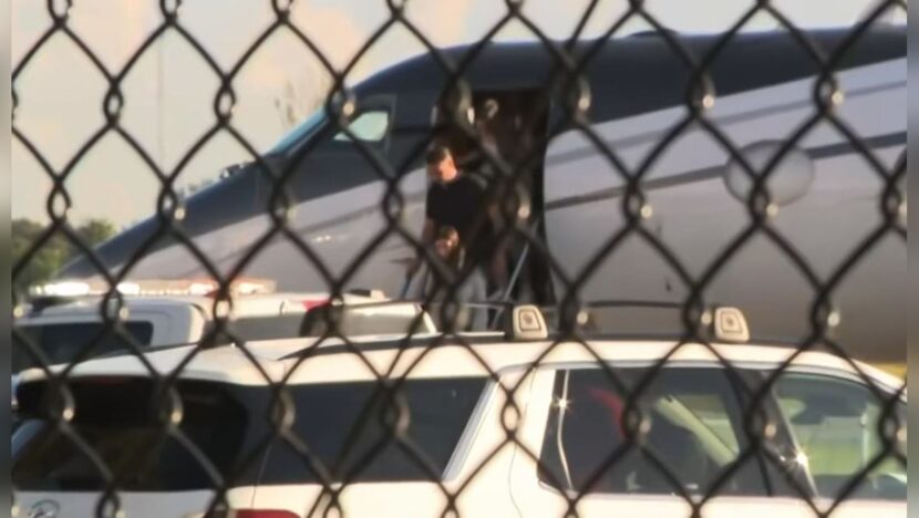 Flávio Bolsonaro e familiares desembarcam em Miami