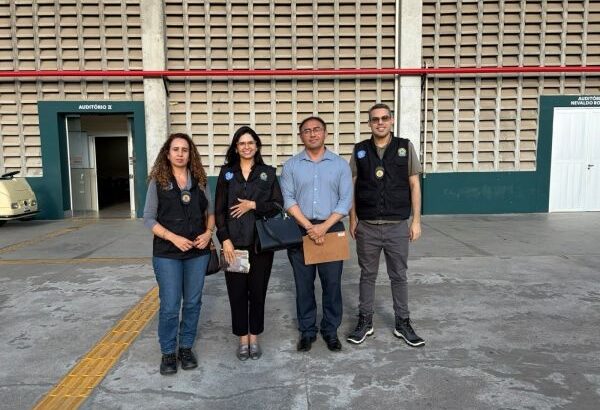 Agentes do Ministério Público do Trabalho em fiscalização