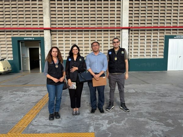 Agentes do Ministério Público do Trabalho em fiscalização