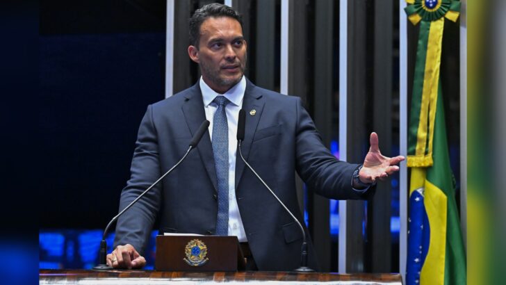 Styvenson Valentim fala na tribuna do Senado
