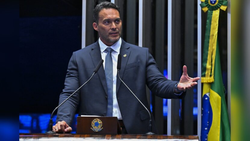Styvenson Valentim fala na tribuna do Senado