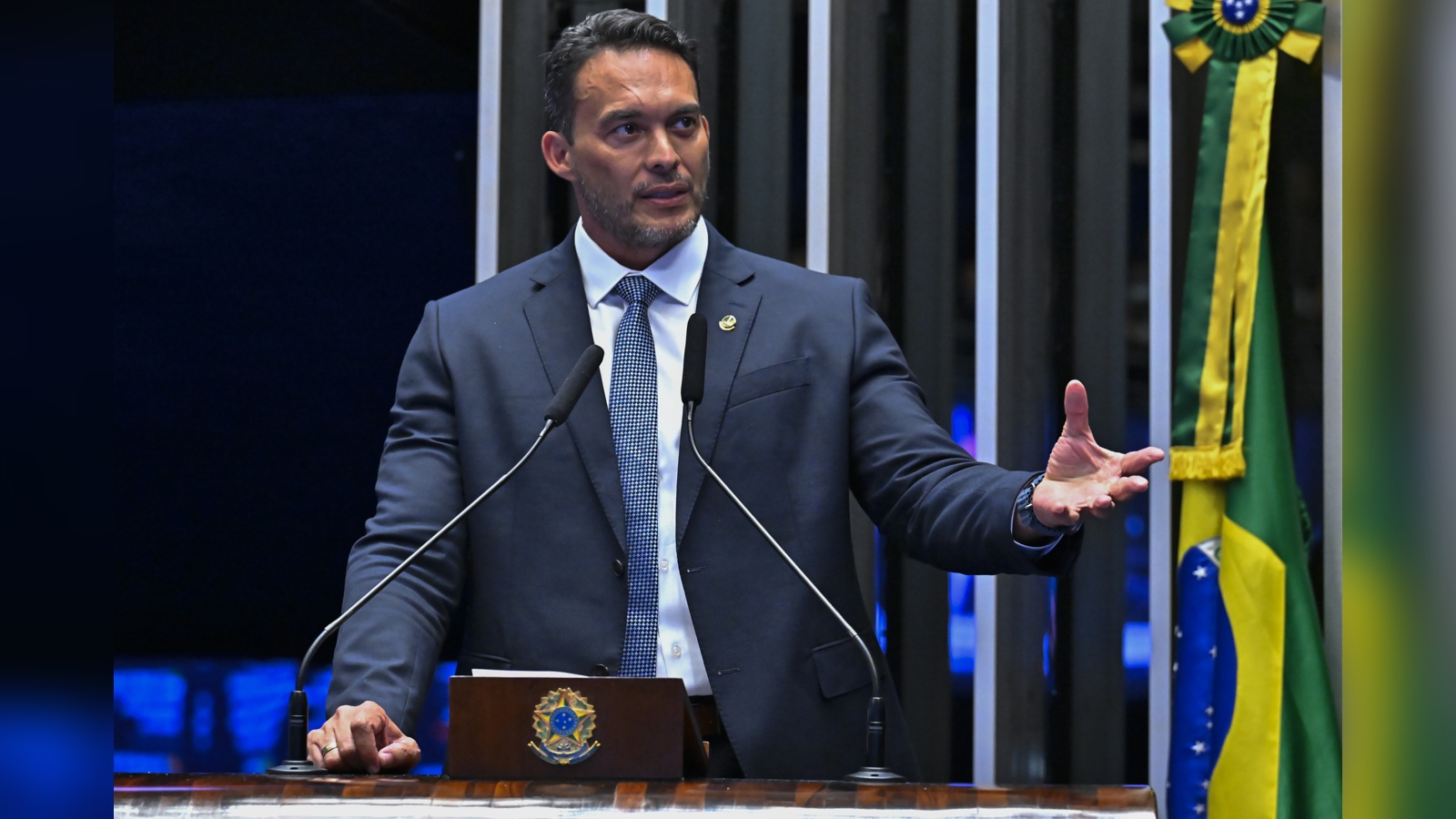 Styvenson cobra prestação de contas e ameaça deixar prefeituras sem emendas