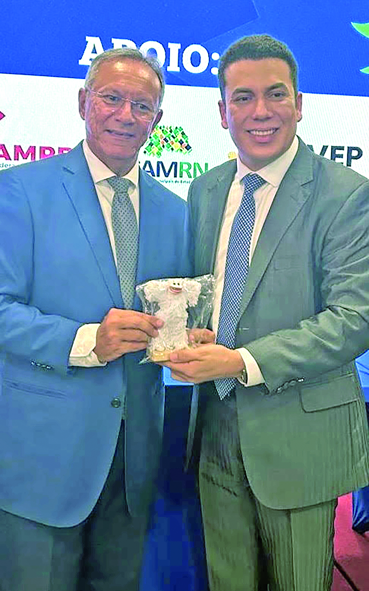 No X Congresso Nacional de Legisladores e Gestores, na Paraíba, Raniere Barbosa com Geraldo Carvalho, diretor da Legis