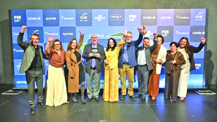 Equipe do Sebrae-RN reunida para celebrar prêmio de ambiente de trabalho