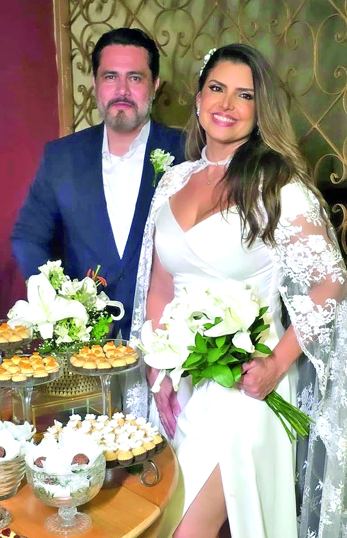 Fernando Loiola e Elainne Potter na celebração de sua união
