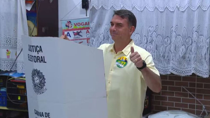 flavio bolsonaro votando