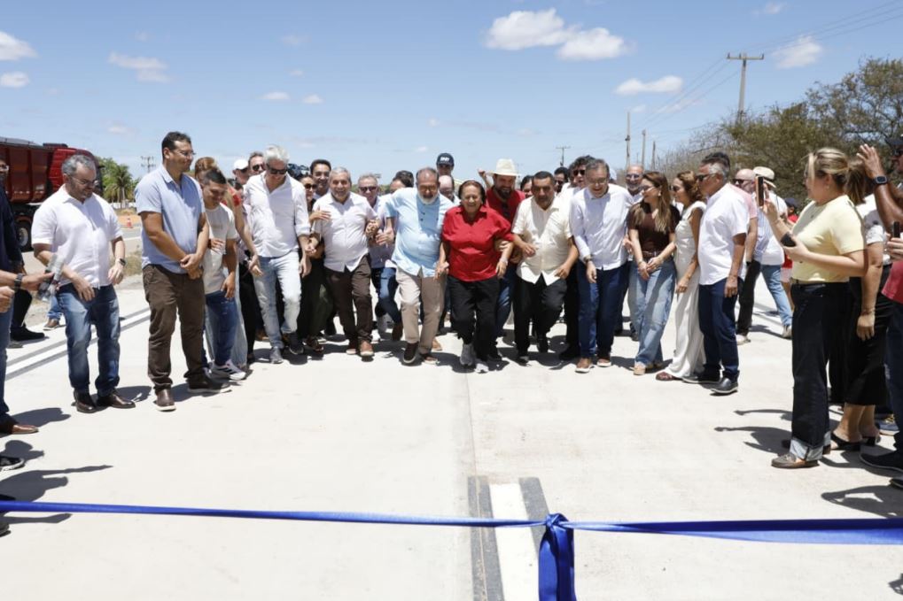 Governadora Fátima Bezerra e ministro George Santoro na inauguração do trecho da BR-304