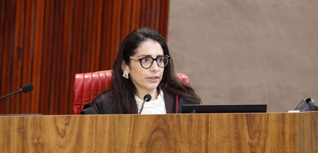 Ministra Estela Aranha participa de sessão de julgamento do Tribunal Superior Eleitoral