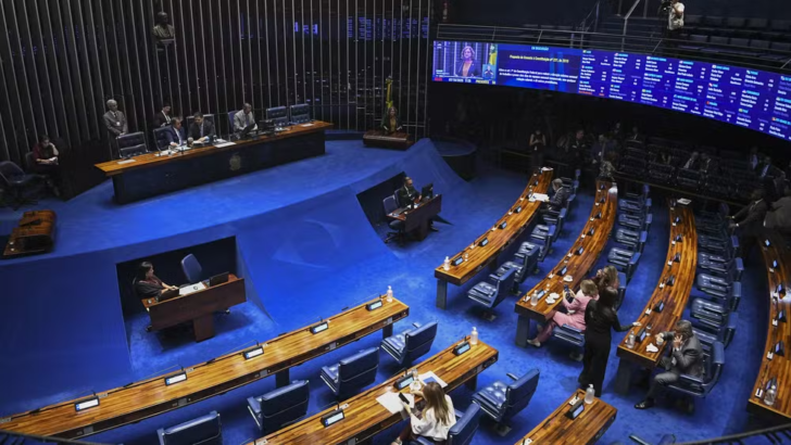 Fim da escala 6x1: PEC será votada no Senado nesta quarta e precisa de 49 votos