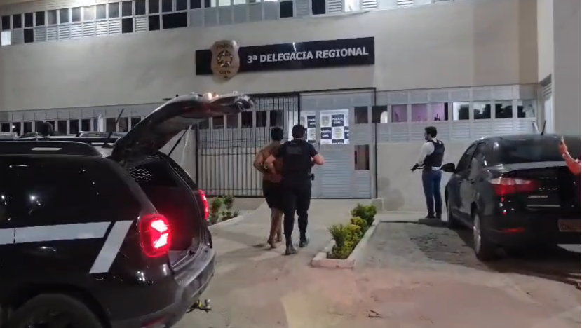 Homem é preso com dois revólveres e cerca de 2 kg de drogas em Caicó