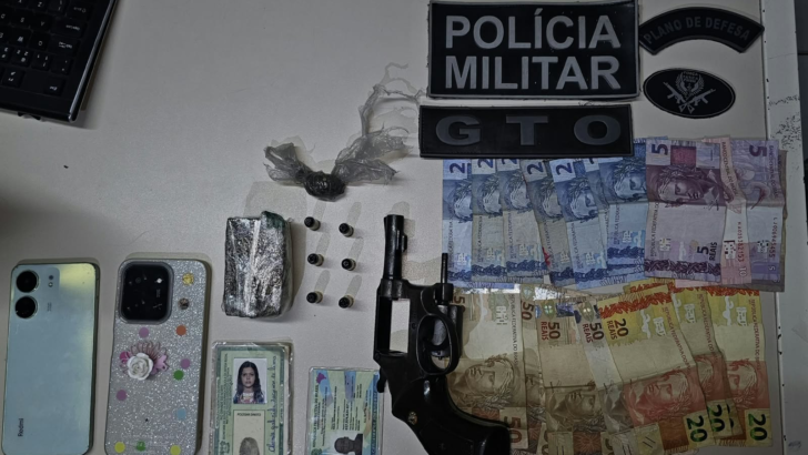 Policiais da 6ª CIPM abordaram os suspeitos durante patrulhamento e apreenderam 151 gramas de entorpecentes, dinheiro e um revólver calibre .38. - Foto: PMRN
