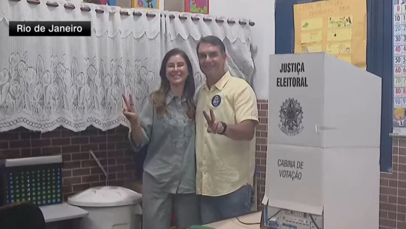 Flávio Bolsonaro votou na Escola Municipal Barão Homem de Mello, em Vila Isabel, na Zona Norte do Rio de Janeiro. Foto: Reprodução