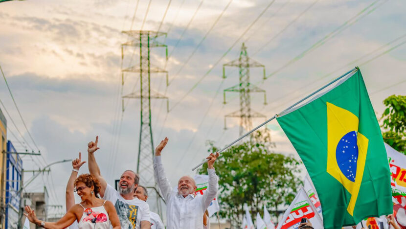 Lula durante ato de campanha em Ipatinga, em Minas Gerais