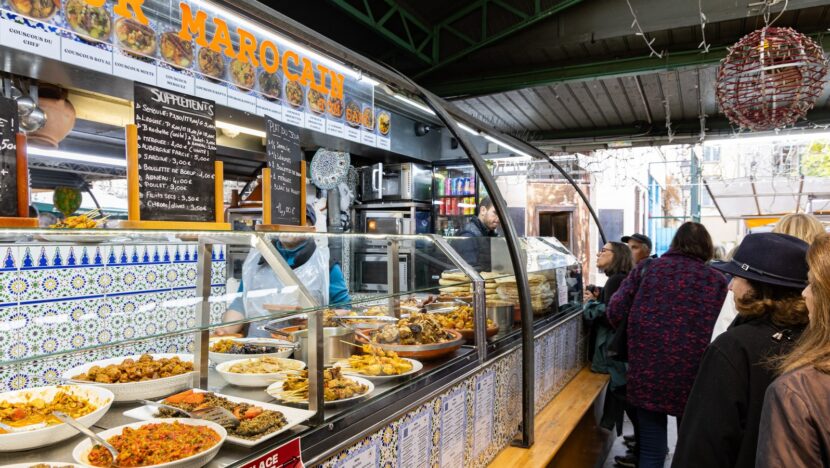 Interior do Marché des Enfants-Rouges, mercado coberto mais antigo de Paris