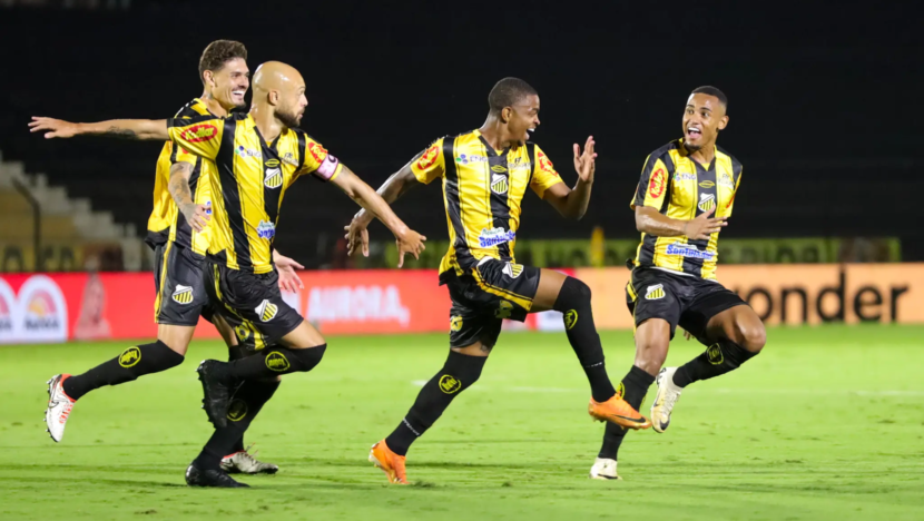 Jogadores do Novorizontino comemoram gol durante partida da Série B