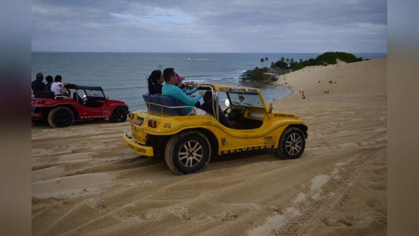 Passeio de bugue nas dunas de Genipabu