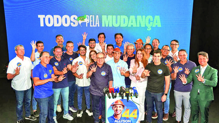 Paulinho Freire, Allyson Bezerra e vereadores durante anúncio de apoio em Natal