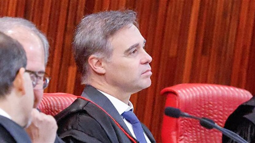 Ministros durante sessão do Tribunal Superior Eleitoral