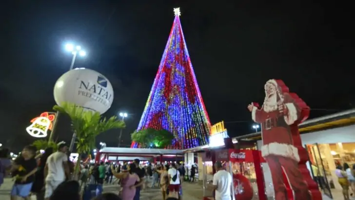 Arvore Natalina no conjunto Mirassol, em Natal / Foto: José Aldenir - Agora RN