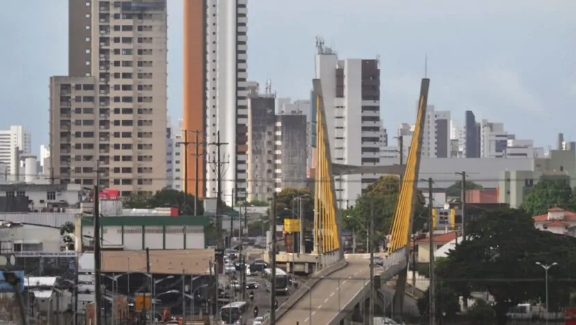 Vista dos prédios na altura da Avenida Prudente de Morais, na Zona Sul de Natal - Foto: José Aldenir / Agora RN