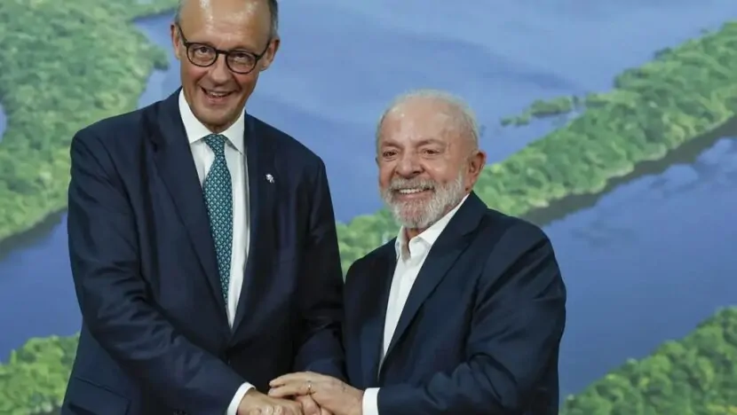 Presidente Luiz Inácio Lula da Silva (d) recebe o primeiro ministro da Alemanha, Friedrich Merz